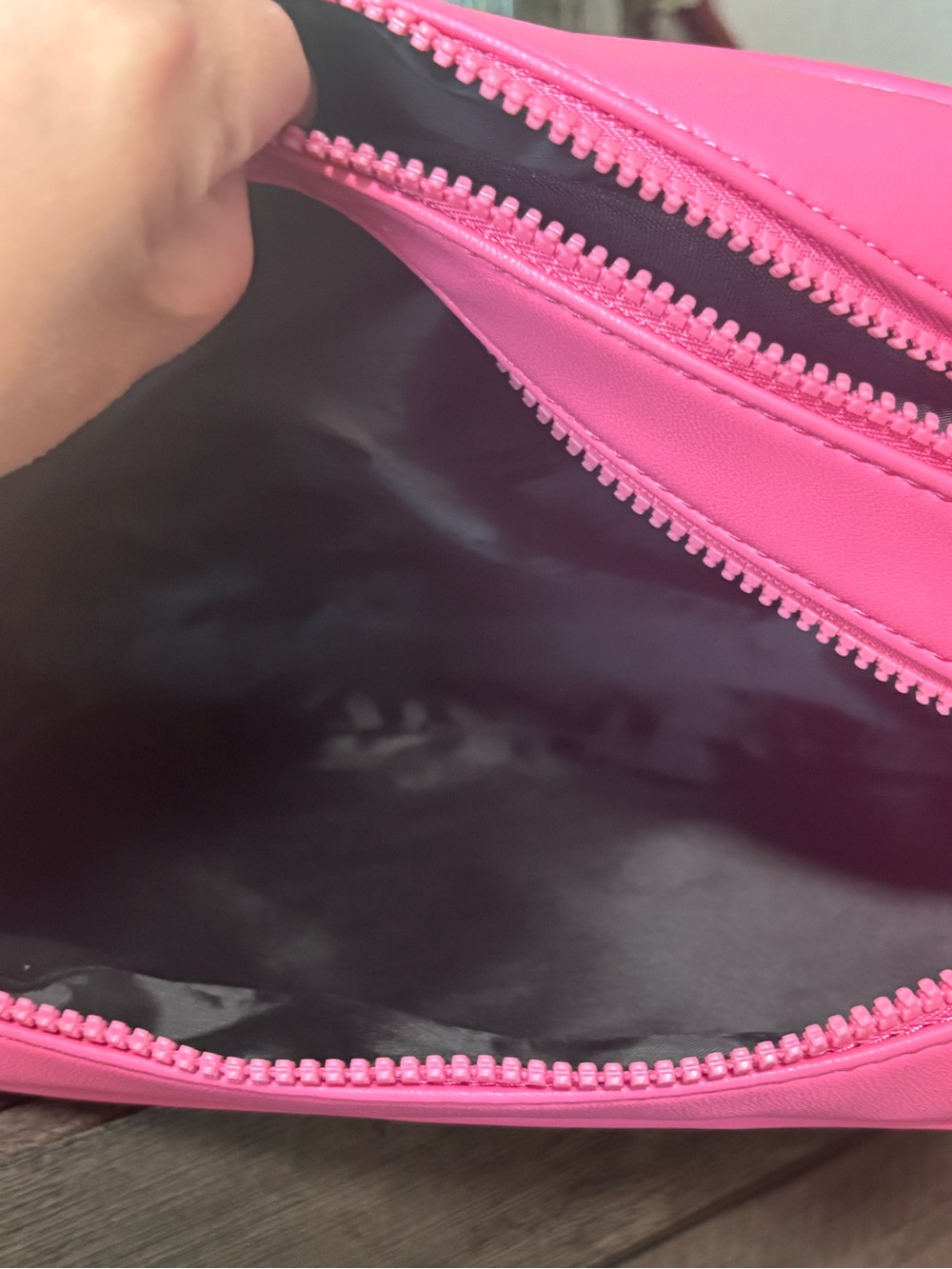 Steven Madden Jumbo Wristlet / Cosmetic Bag Beauty Bundle - Picture 10 of 15